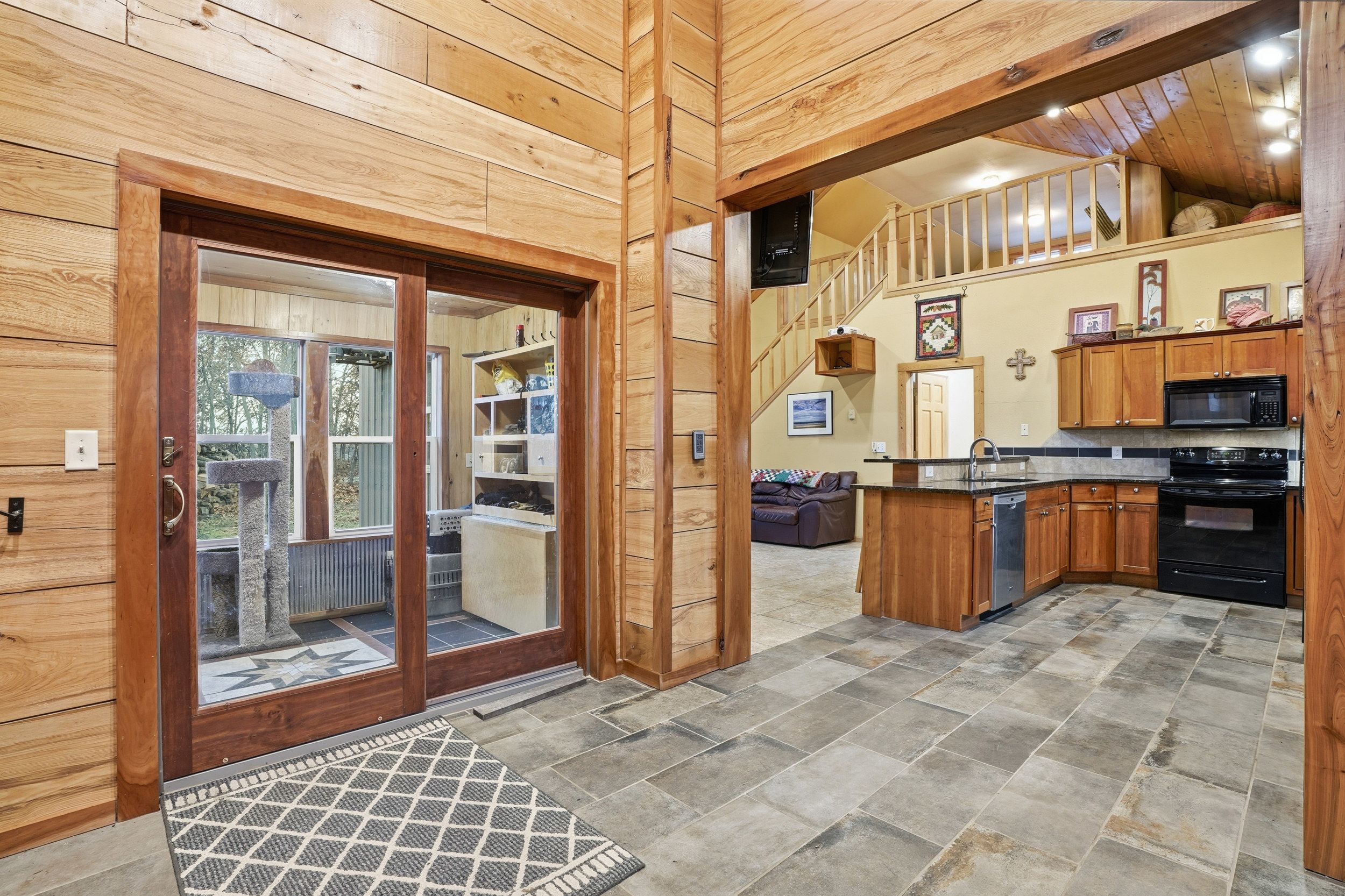 Listing Photo: 3300 Underwood Ave 0007-